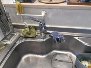 水漏れ　台所　キッチン　本体交換